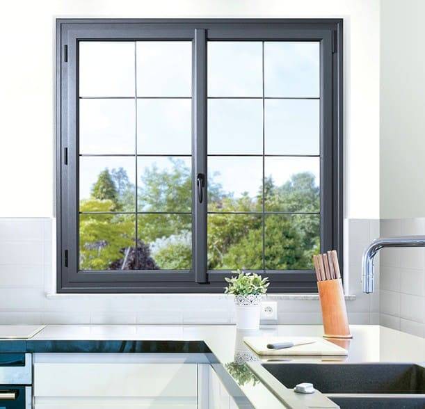 Installation d'une fenêtre en aluminium à frappe à Allauch proche de marseille