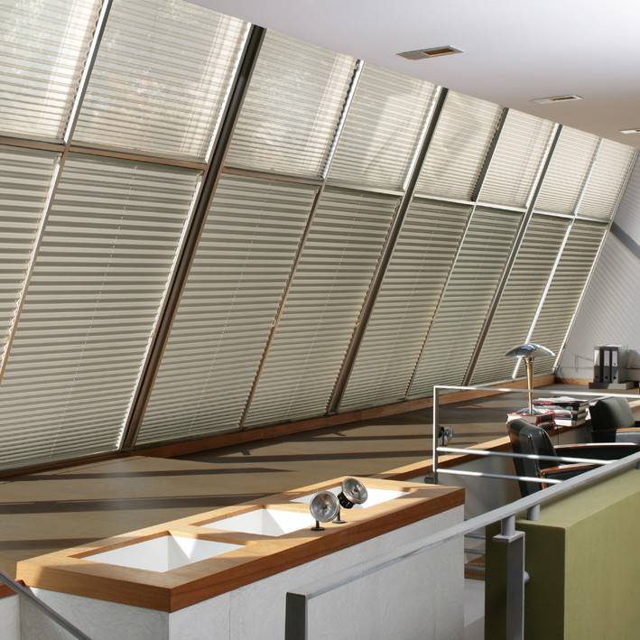 Mise en place d'un store intérieur plissé sur mesure à Vitrolles