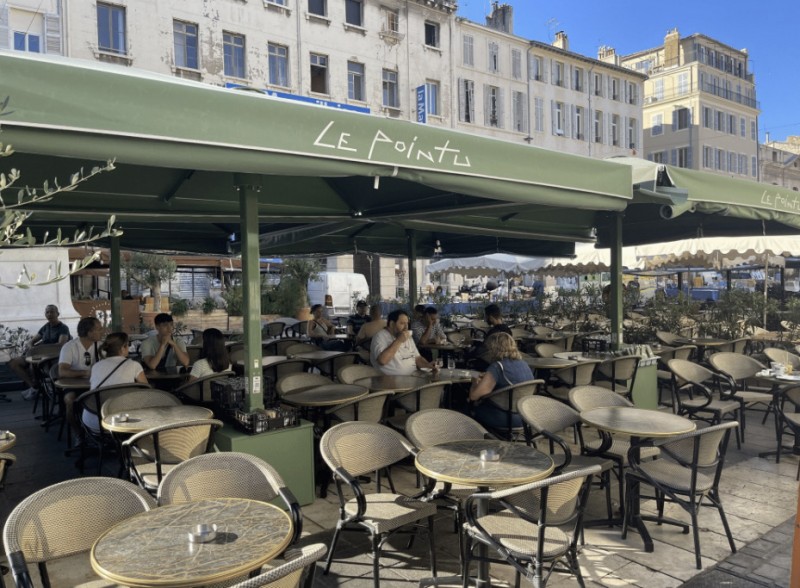 Comment choisir un parasol en 4x3 pour se protéger du soleil sur sa terrasse